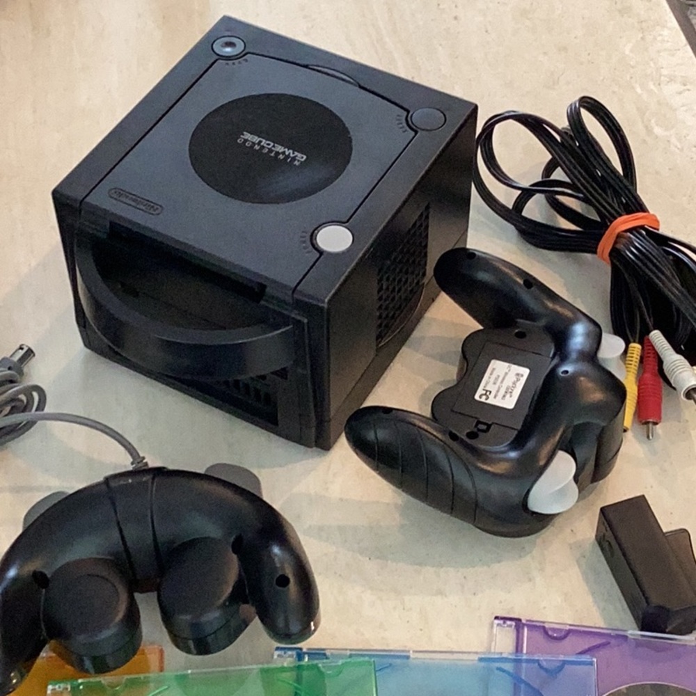 Nintendo GameCube Console & 4 Games Black Wireless Controller Ready To Play - Picture 8 of 16